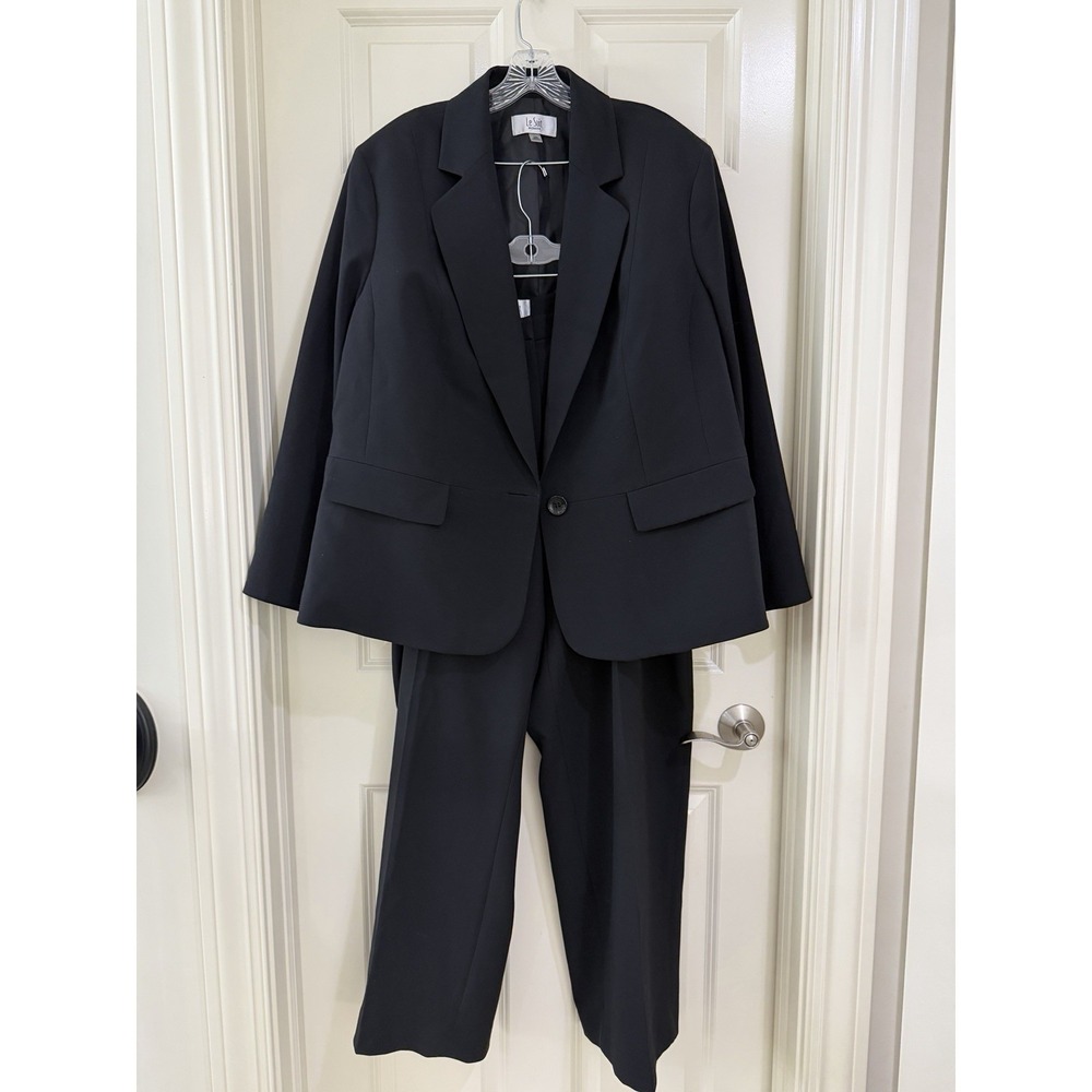 Le Suit women black 2- piece pants suits size 22W